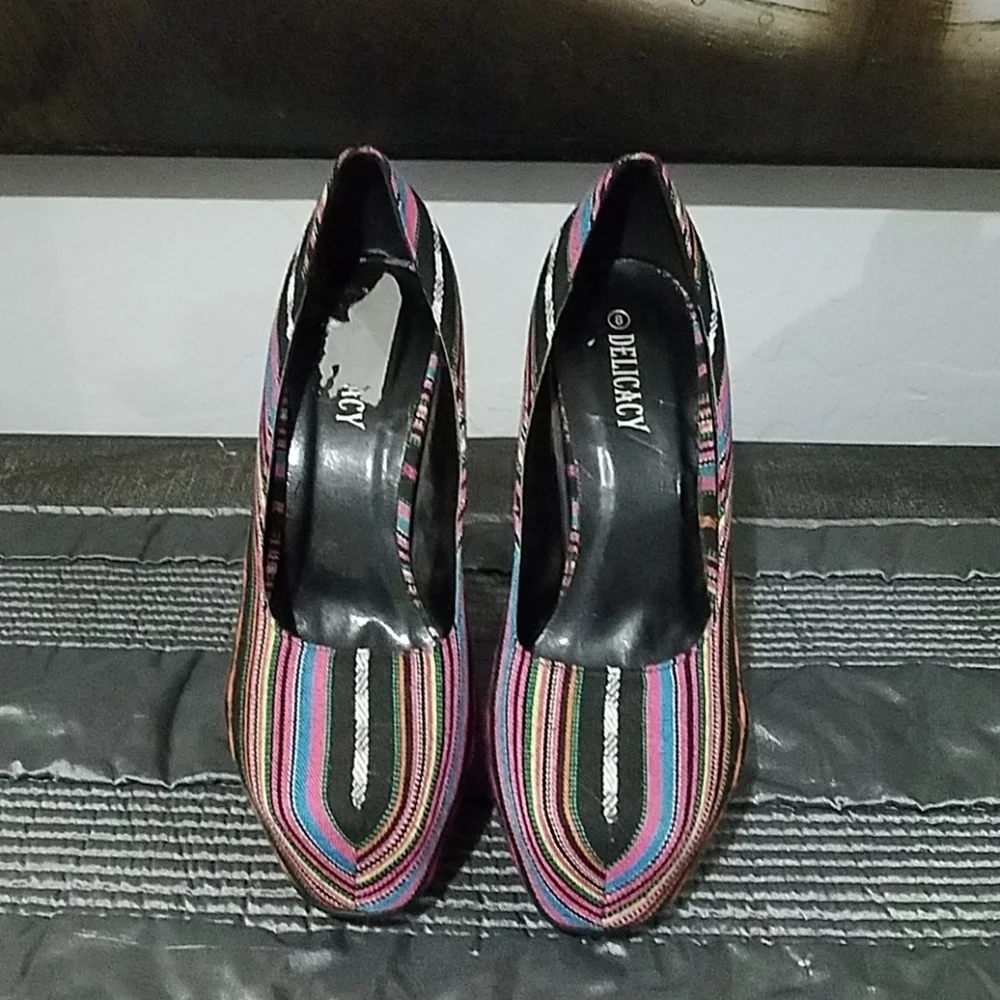 VINTAGE SERAPE MULTI COLOR PLATFORM PUMPS Y2K RETRO CHICANA ARTISAN SIZE 8 RETRO